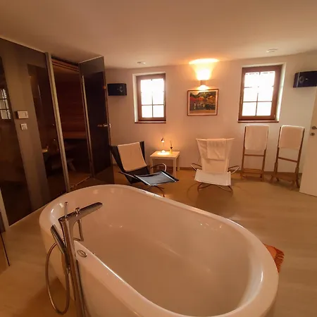 Old Taylor's House * Gradac