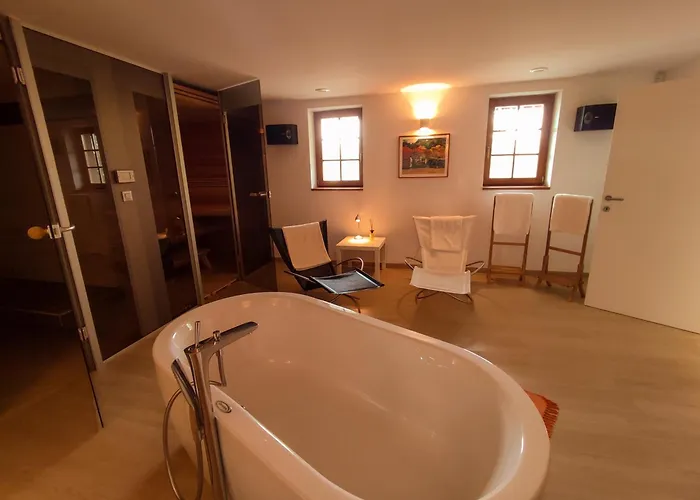 Old Taylor's House * Gradac